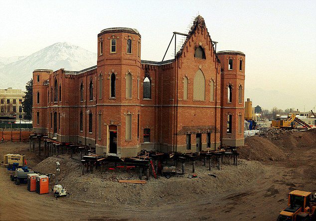 美被毀教堂“懸空”重建后變奇觀(組圖)