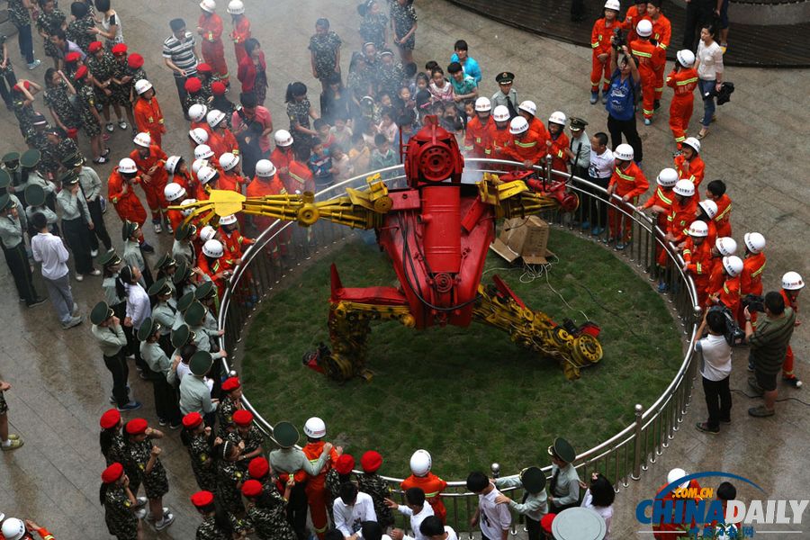 特殊的“六一”大禮——消防機(jī)器人