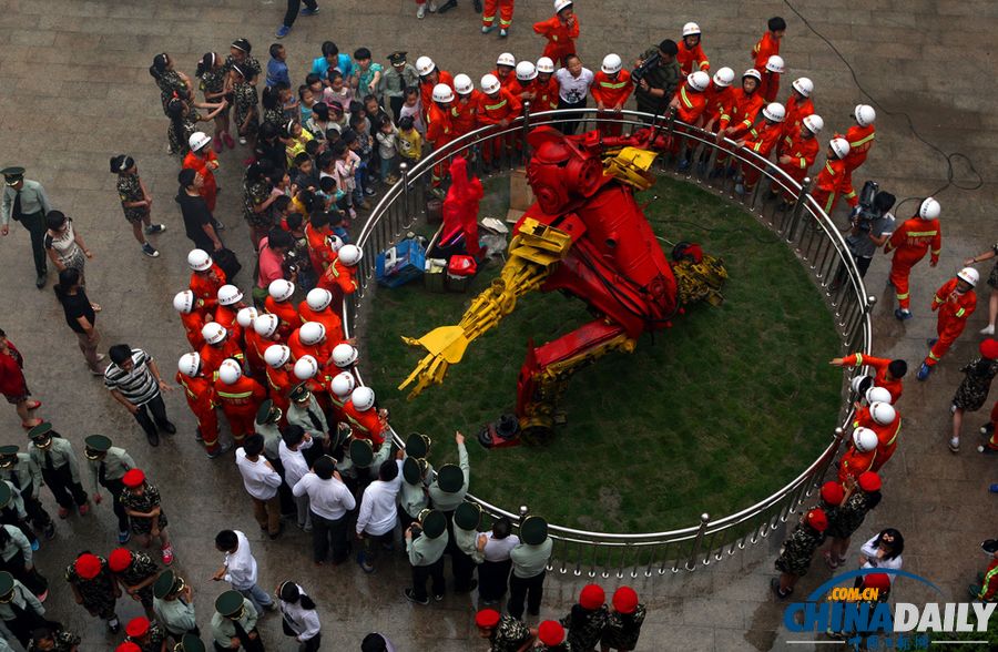 特殊的“六一”大禮——消防機器人