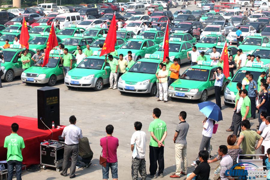 安徽亳州：青年志愿者“愛心送考”啟動