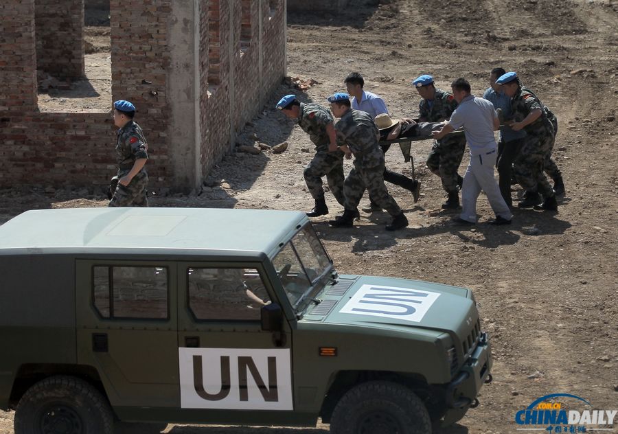 潘基文參觀中國國防部維和中心