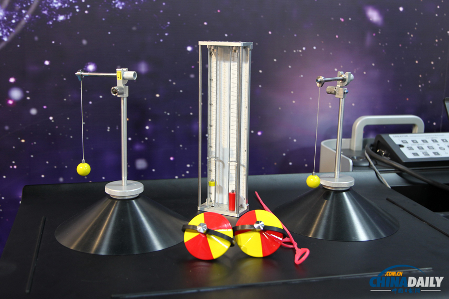 中國航天員首次太空授課 學生在地面課堂提問