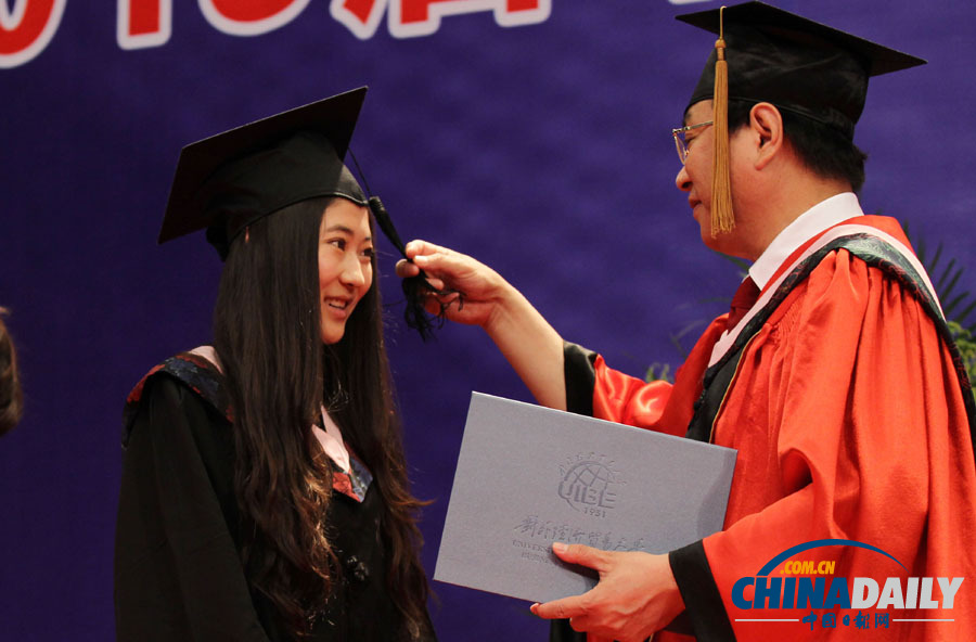 現場直擊：對外經貿大學舉行2013屆畢業典禮