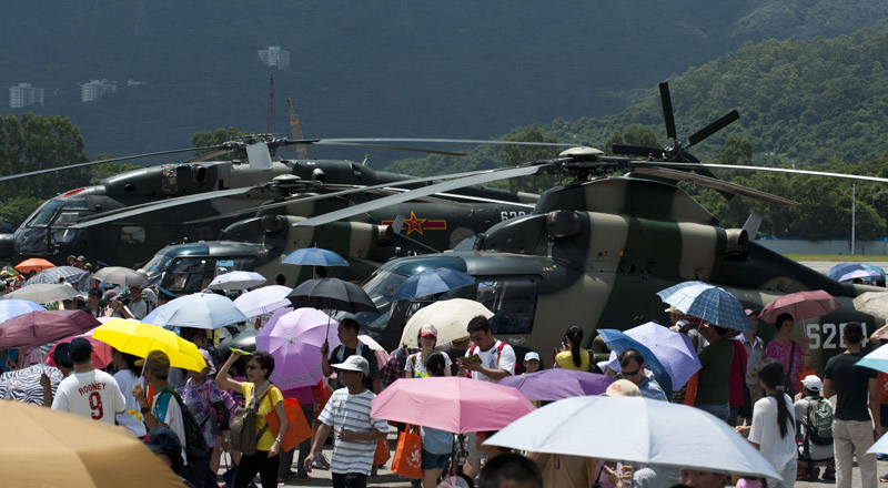 高清：駐港部隊(duì)舉行“軍營(yíng)開放日”活動(dòng)