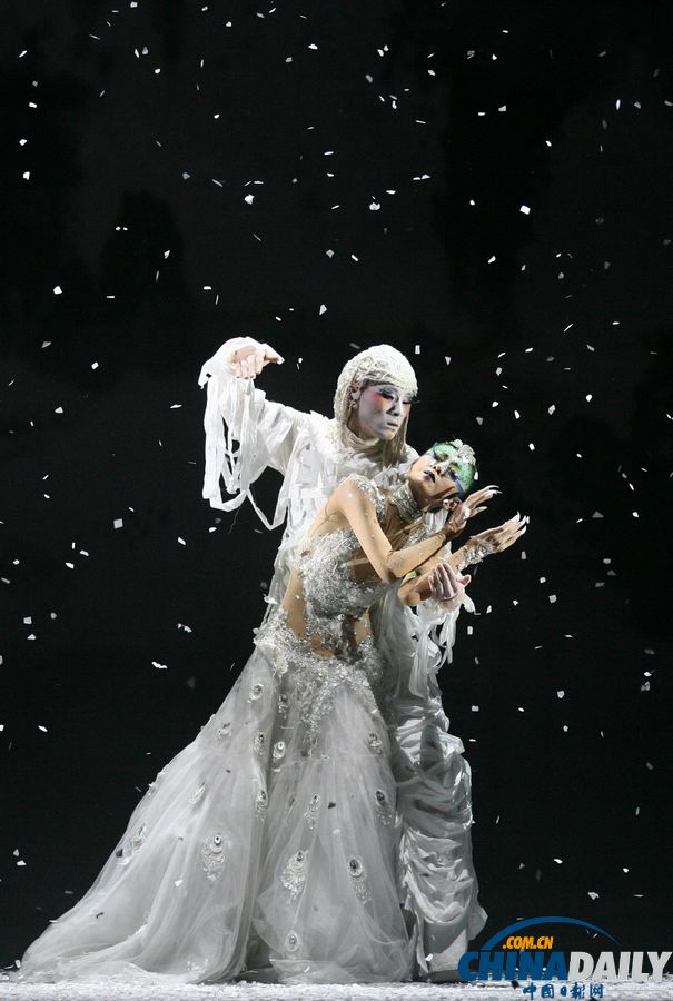 楊麗萍收官之作《孔雀》南京“開屏”