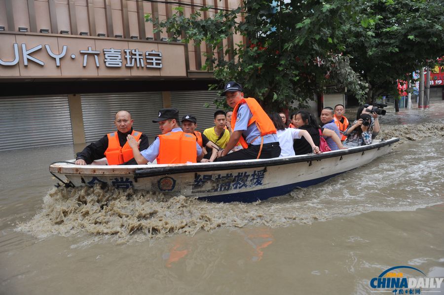 沱江洪峰過境成都金堂