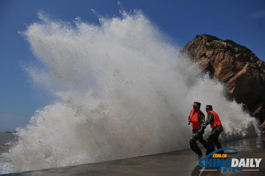 浙江溫嶺：“蘇力”逼近掀巨浪