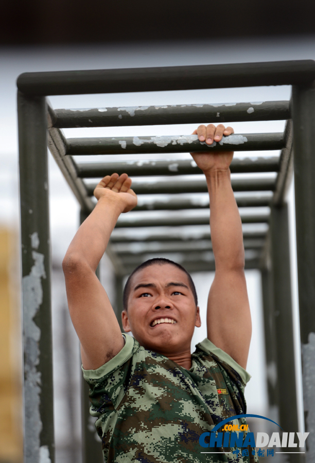 南京：夏練三伏礪精兵