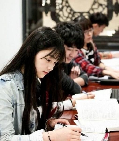 “武大女神”被指完爆人大版女神