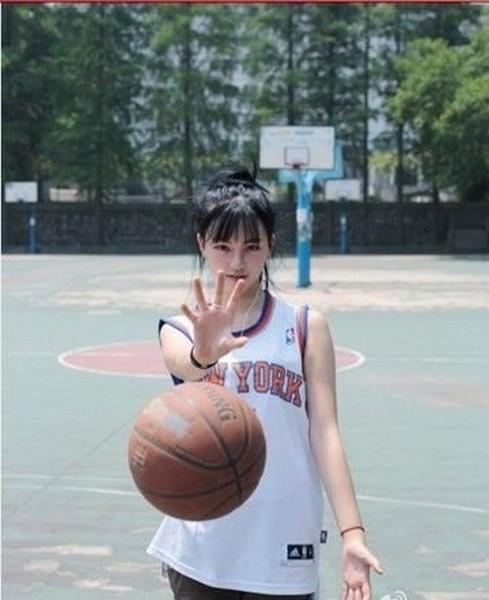 “武大女神”被指完爆人大版女神