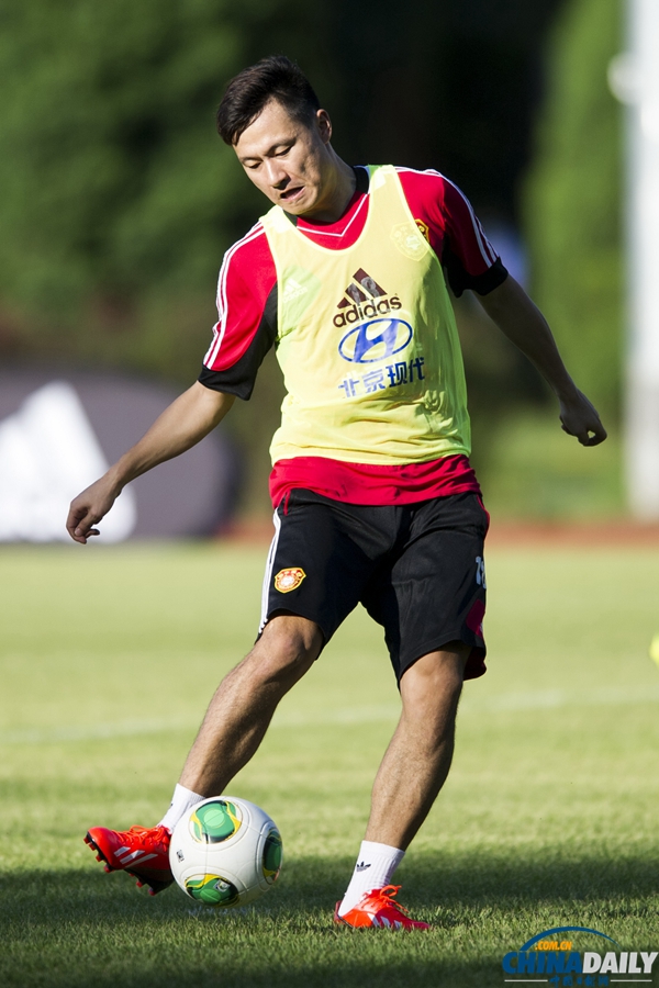 代理主帥傅博首次率國(guó)足訓(xùn)練 備戰(zhàn)東亞杯