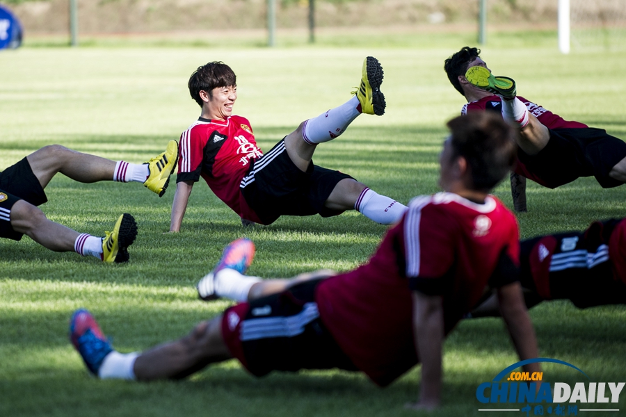代理主帥傅博首次率國足訓練 備戰東亞杯