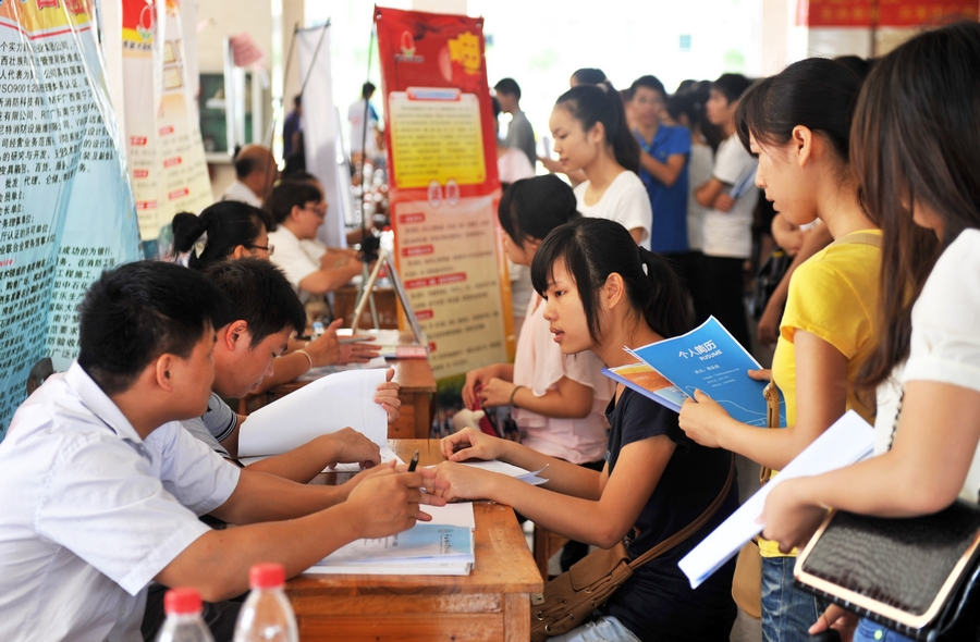 廣西“百企入校”應(yīng)對(duì)史上“最難就業(yè)年”