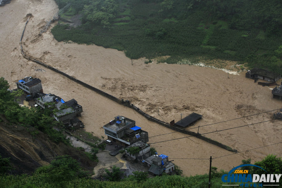 云南昭通大關縣遭遇洪災 交通通信中斷5萬余人受災