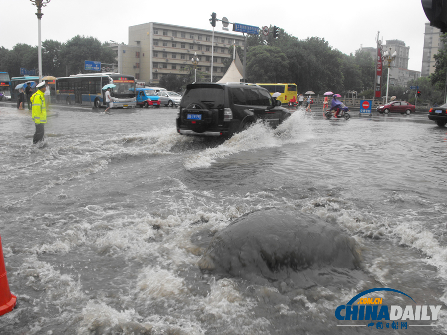 高清組圖：強降雨襲濟南 城區部分路段積水嚴重