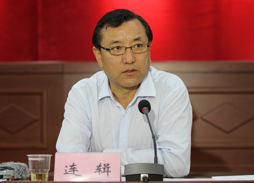 連輯同志看望甘肅岷縣漳縣6.6級地震現場部分中央、省市媒體記者