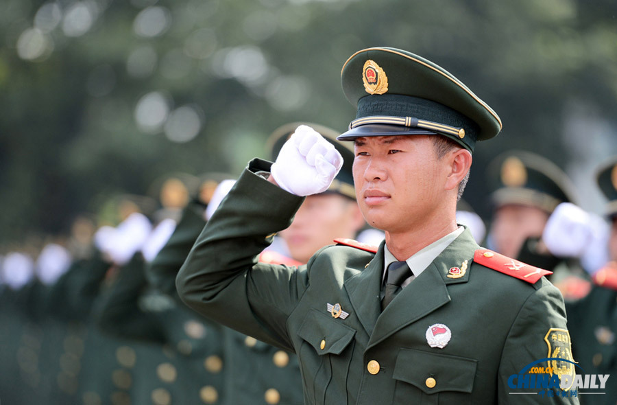 南京：千名武警官兵誓師“護(hù)航”亞青會