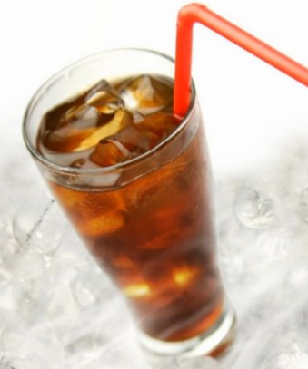 農(nóng)婦暴飲可樂(lè)死 胃像爆炸的氣球破爛無(wú)彈性