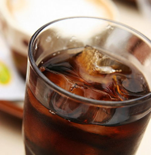 農婦暴飲可樂死 胃像爆炸的氣球破爛無彈性