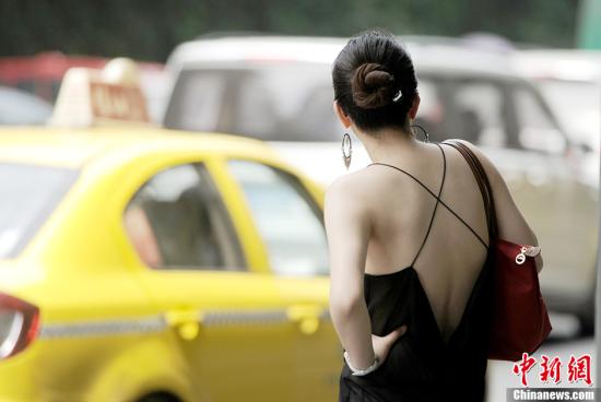 中國多地高溫不退 8月份局部地區(qū)可能更熱