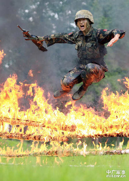 我軍特種兵極限獵人訓練曝光 教官態度很粗暴