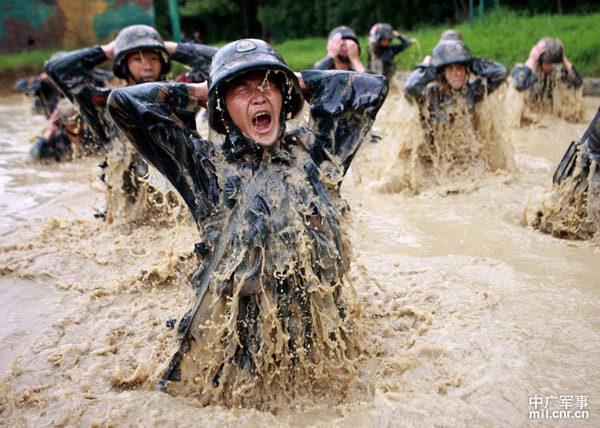 我軍特種兵極限獵人訓練曝光 教官態度很粗暴
