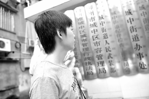 清華畢業生筆試第一當城管 稱再不瘋狂就老了