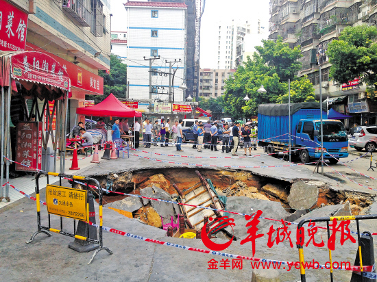 深圳又現(xiàn)塌陷事發(fā)前居民曾經(jīng)報警求助 4人墜坑受傷