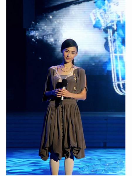 當紅混血女星美貌氣質大PK