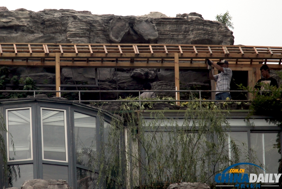 高清組圖：北京人濟(jì)山莊樓頂違建別墅開始拆除