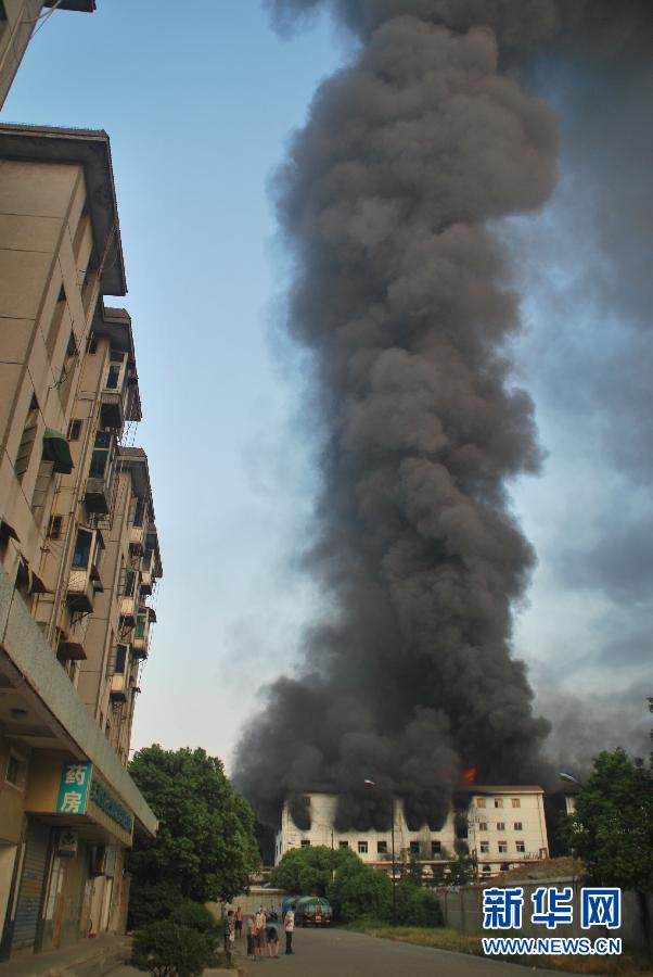 高清組圖：安徽巢湖一工廠發生大火