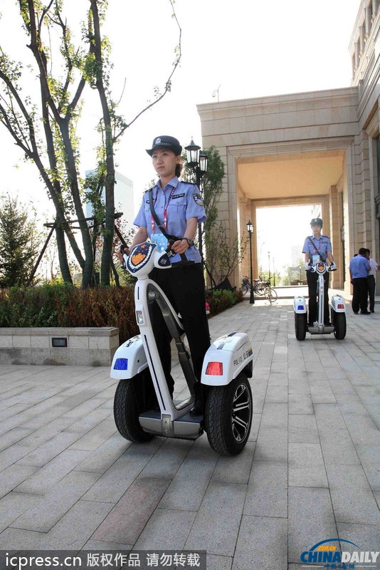 沈陽(yáng)：新型警用電動(dòng)巡邏車在全運(yùn)村上崗