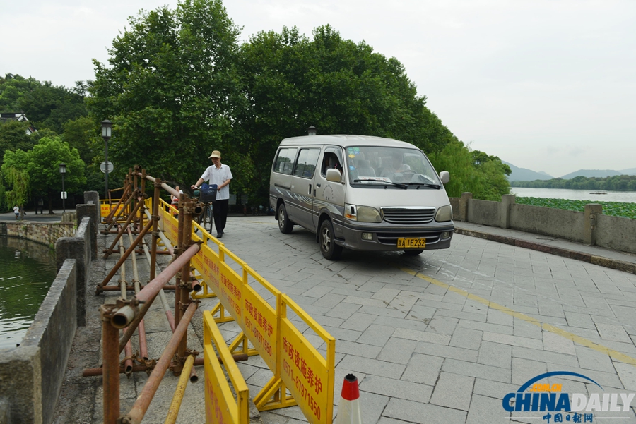 杭州西泠橋被撞石橋欄修復如初