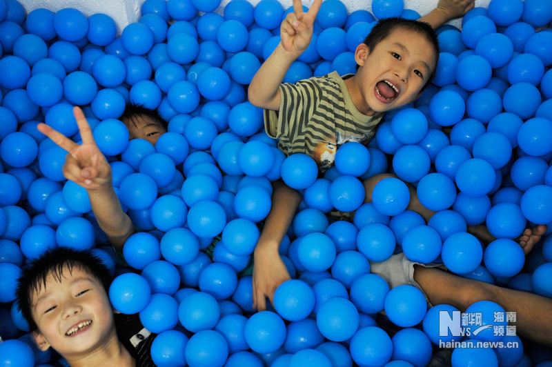 “平面幸福”荷蘭平面設(shè)計(jì)百年展在?？陂_展