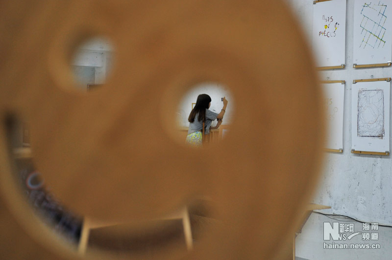 “平面幸福”荷蘭平面設計百年展在?？陂_展