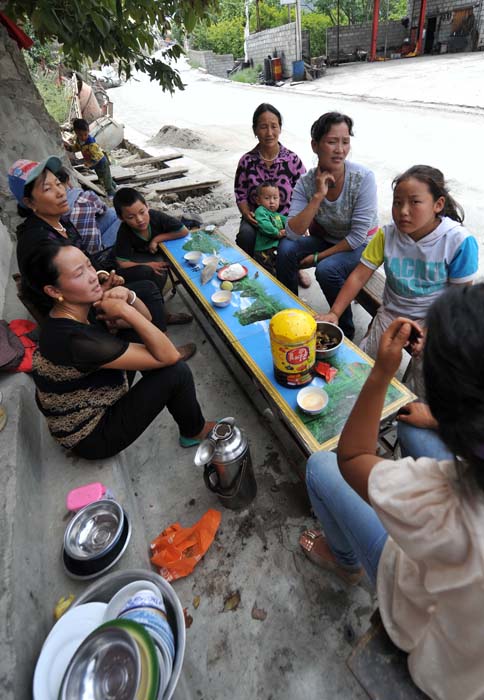 高清：川滇交界發生5.1級地震 迪慶消防官兵徒步挺進災區救援