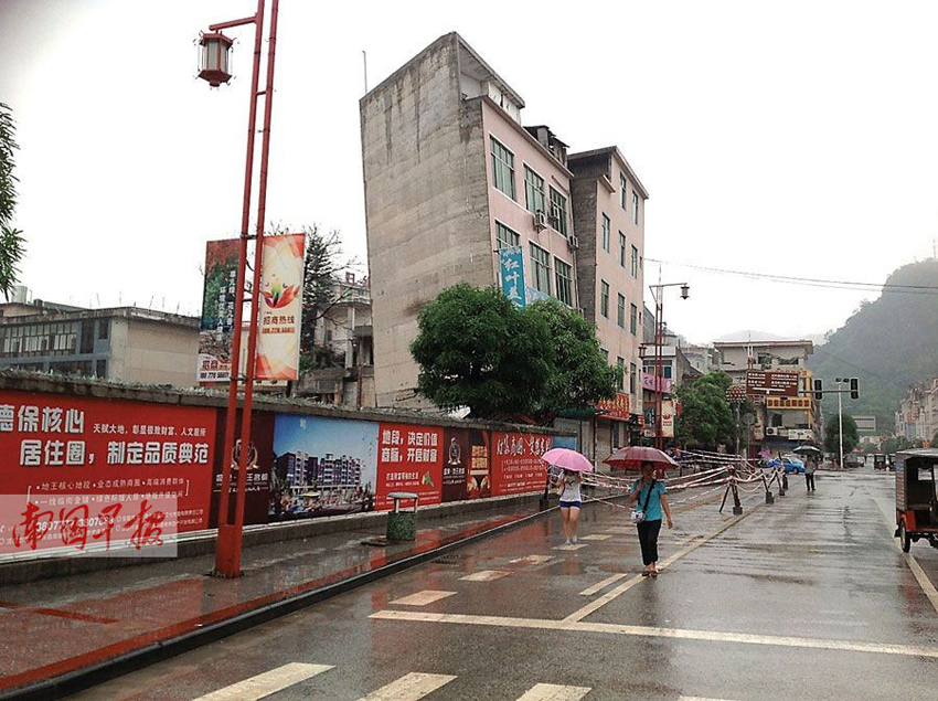 廣西“樓歪歪”歷經數月傾斜最終倒塌（組圖）