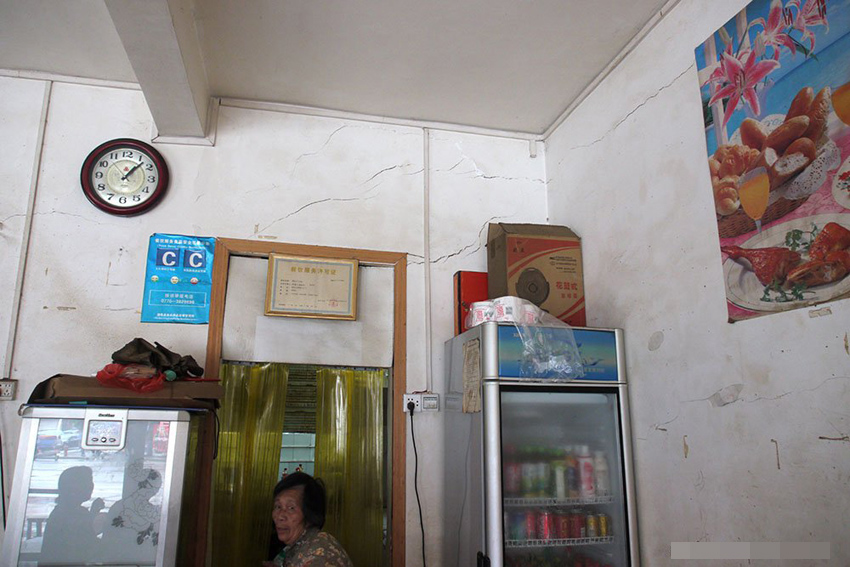 廣西“樓歪歪”歷經數月傾斜最終倒塌（組圖）