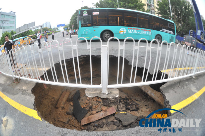 暴雨引發深圳多處浸水 2人死亡