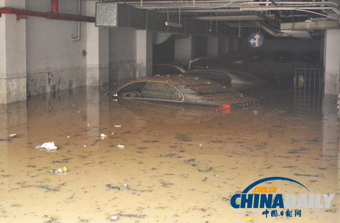 暴雨引發深圳多處浸水 2人死亡