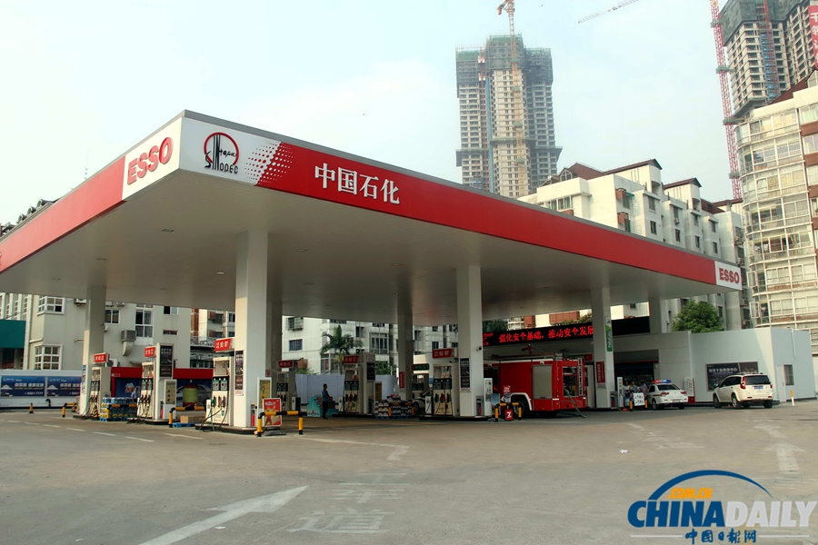 清晨男子“占領”加油站便利店 民警拔槍逮捕