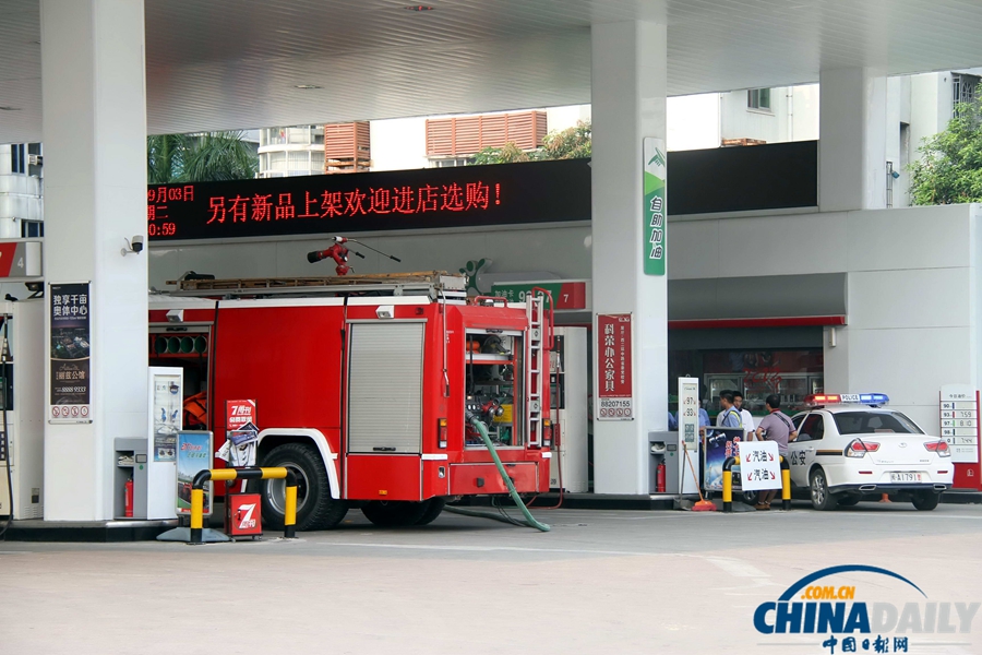 清晨男子“占領”加油站便利店 民警拔槍逮捕