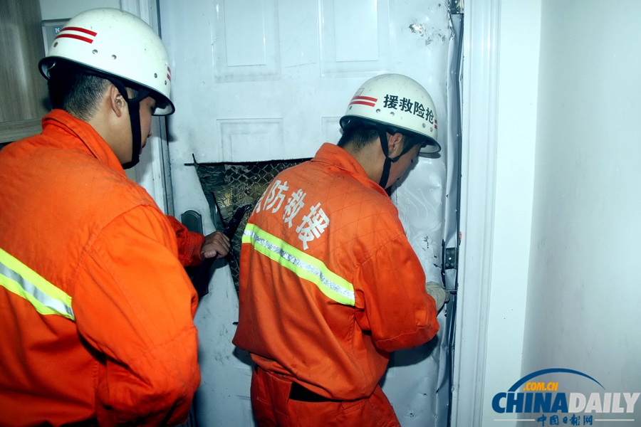 清晨男子“占領”加油站便利店 民警拔槍逮捕