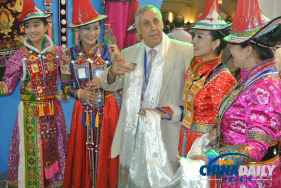 甘肅文博會張掖展廳吸引八方賓客駐足參觀