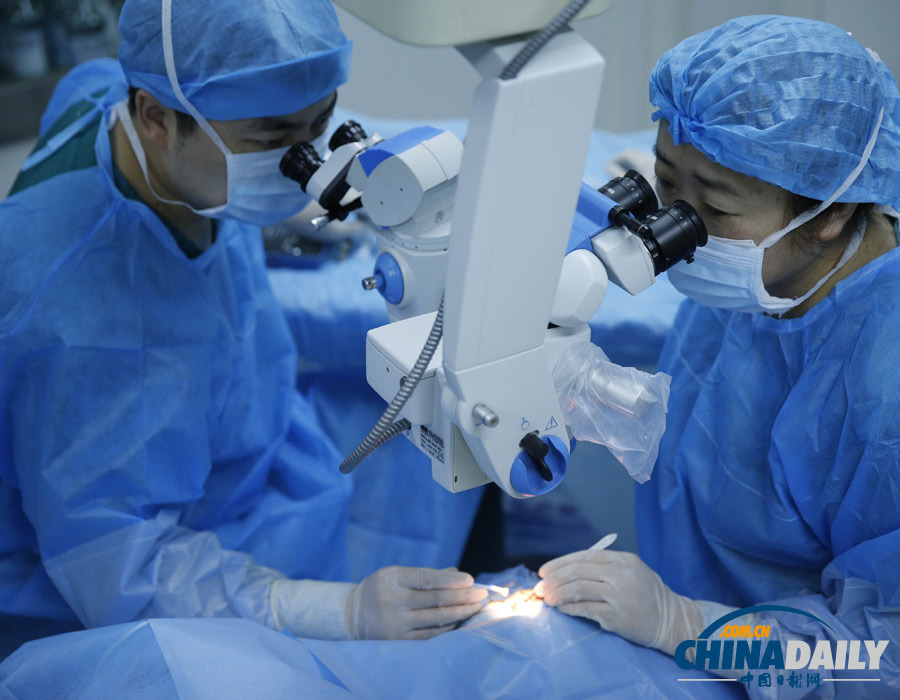 失明患者獲異國角膜“點亮”右眼 捐贈者車禍過世