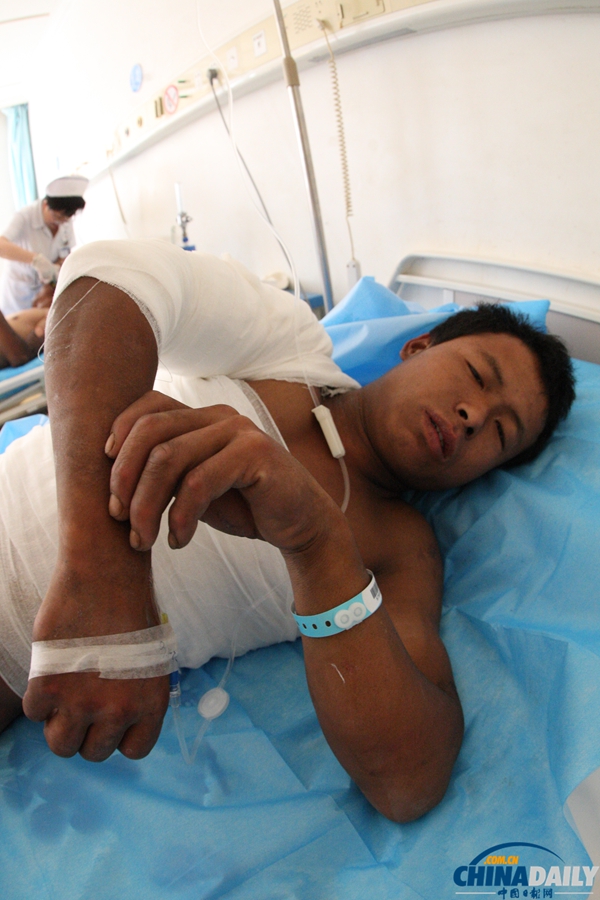 山東煙臺：救助直升機緊急救助燒傷漁民