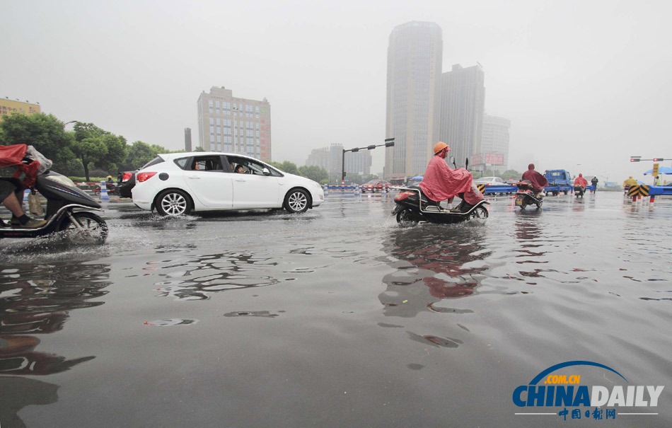 超強(qiáng)臺(tái)風(fēng)“天兔”來(lái)襲 浙江紹興現(xiàn)海市蜃樓