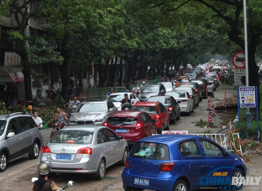 廣東汕頭：臺風(fēng)“天兔”致海水倒灌城區(qū)