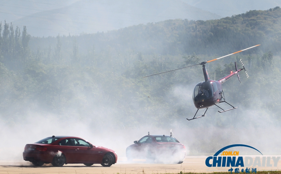 八達(dá)嶺機(jī)場舉行飛行節(jié) 北京航展首次“飛”起來