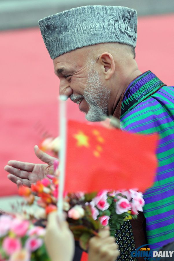 習近平歡迎阿富汗總統卡爾扎伊訪華